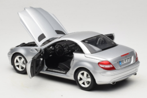 Mercedes SLK R171 Сребрист Minichamps 1:18 B66962318 Метал — снимка 5 от 9