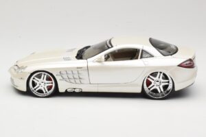 Mercedes SLR McLaren C199 Бял Maisto 1:18 31068 Метал — снимка 4 от 8