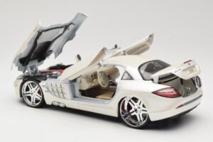 Mercedes SLR McLaren C199 Бял Maisto 1:18 31068 Метал — снимка 5 от 8
