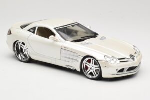 Mercedes SLR McLaren C199 Бял Maisto 1:18 31068 Метал — снимка 6 от 8