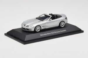 Mercedes SLR McLaren Roadster Crystal Laurit Silver Minichamps 1:43 B66961005 Метал — снимка 2 от 4