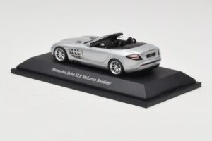 Mercedes SLR McLaren Roadster Crystal Laurit Silver Minichamps 1:43 B66961005 Метал — снимка 3 от 4