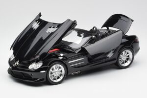 Mercedes SLR McLaren Roadster R199 Crystal Galaxit Черен Minichamps 1:18 B66961004 Метал — снимка 2 от 8