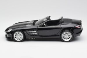 Mercedes SLR McLaren Roadster R199 Crystal Galaxit Черен Minichamps 1:18 B66961004 Метал — снимка 4 от 8