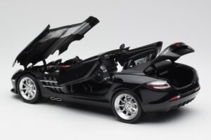 Mercedes SLR McLaren Roadster R199 Crystal Galaxit Черен Minichamps 1:18 B66961004 Метал — снимка 5 от 8