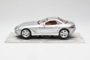 Mercedes SLR Vision Сребрист Лимитирана Серия С Алуминиева Основа Bburago 1:18 B66962102 Метал — снимка 4 от 8