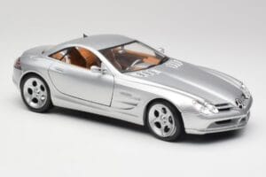 Mercedes SLR Vision Liquid Сребрист Maisto 1:18 B66962101 Метал — снимка 6 от 8