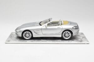 Mercedes SLR Vision Roadster Liquid Сребрист Maisto 1:18 B66963208 Метал — снимка 4 от 8
