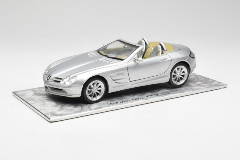 Mercedes SLR Vision Roadster Liquid Сребрист Maisto 1:18 B66963208 Метал