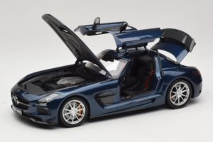 Mercedes SLS AMG Black Series Daytona Blue Metallic Minichamps 1:18 110033026 Метал — снимка 2 от 8