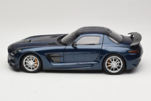 Mercedes SLS AMG Black Series Daytona Blue Metallic Minichamps 1:18 110033026 Метал — снимка 4 от 8