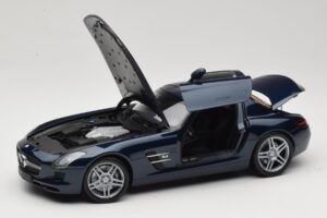 Mercedes SLS AMG C197 Blue Metallic Minichamps 1:18 100039021 Метал — снимка 2 от 8