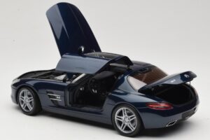 Mercedes SLS AMG C197 Blue Metallic Minichamps 1:18 100039021 Метал — снимка 5 от 8