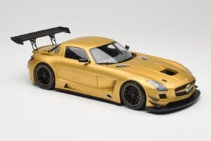Mercedes AMG SLS C197 GT3 Street Златен Minichamps 1:18 151113106 Метал — снимка 4 от 6