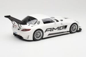 Mercedes AMG SLS C197 GT3 Street Бял Minichamps 1:18 151123107 Метал — снимка 2 от 6