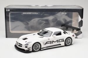 Mercedes AMG SLS C197 GT3 Street Бял Minichamps 1:18 151123107 Метал — снимка 6 от 6