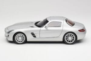 Mercedes SLS AMG C197 Iridium Сребрист Minichamps 1:18 100039026 Метал — снимка 4 от 8