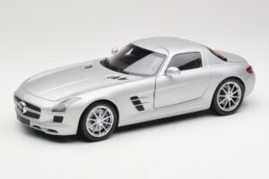 Mercedes SLS AMG C197 Iridium Сребрист Minichamps 1:18 100039026 Метал