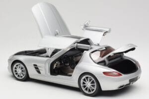 Mercedes SLS AMG C197 Iridium Сребрист Minichamps 1:18 100039026 Метал — снимка 5 от 8