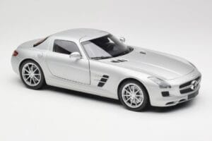 Mercedes SLS AMG C197 Iridium Сребрист Minichamps 1:18 100039026 Метал — снимка 6 от 8