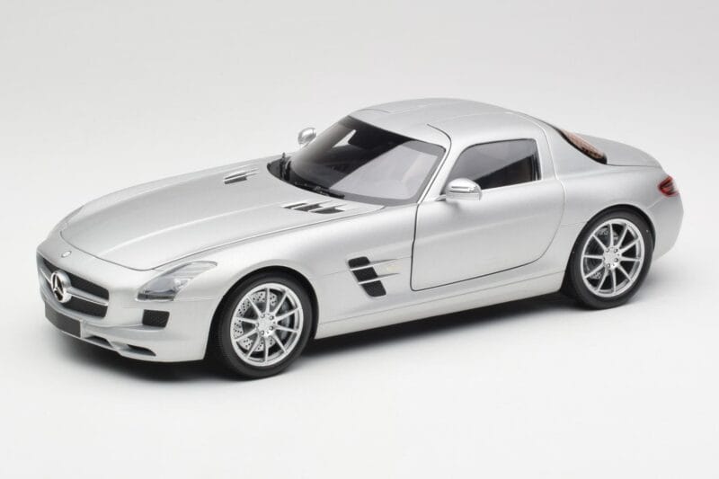 Mercedes SLS AMG C197 Iridium Сребрист Minichamps 1:18 100039026 Метал