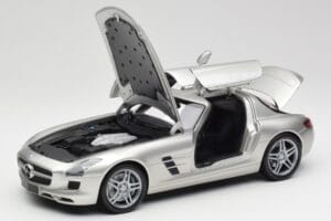 Mercedes SLS AMG C197 Matt Сребрист Minichamps 1:18 100039029 Метал — снимка 2 от 8