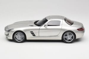 Mercedes SLS AMG C197 Matt Сребрист Minichamps 1:18 100039029 Метал — снимка 4 от 8