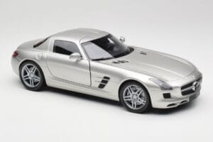 Mercedes SLS AMG C197 Matt Сребрист Minichamps 1:18 100039029 Метал — снимка 6 от 8