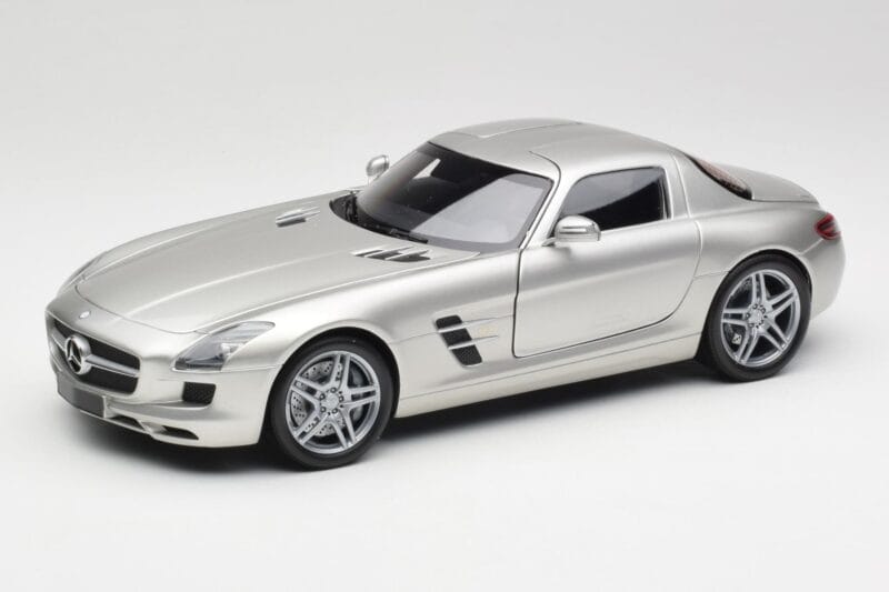 Mercedes SLS AMG C197 Matt Сребрист Minichamps 1:18 100039029 Метал