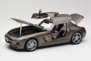 Mercedes SLS AMG C197 Monza Сив Minichamps 1:18 B66960044 Метал — снимка 2 от 8