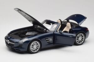 Mercedes SLS AMG R197 Roadster South Seas Син Minichamps 1:18 100039031 Метал — снимка 2 от 8