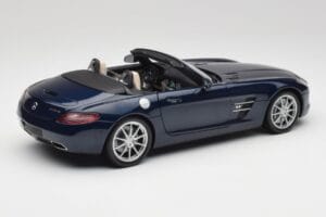 Mercedes SLS AMG R197 Roadster South Seas Син Minichamps 1:18 100039031 Метал — снимка 3 от 8