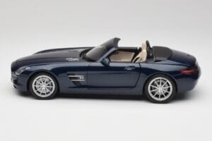 Mercedes SLS AMG R197 Roadster South Seas Син Minichamps 1:18 100039031 Метал — снимка 4 от 8