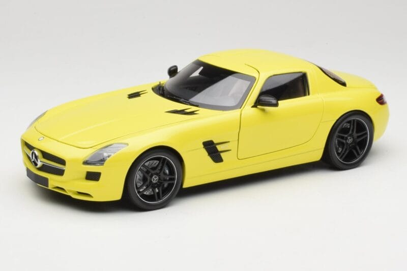 Mercedes SLS AMG C197 Жълт Minichamps 1:18 100039022 Метал