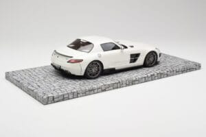 Mercedes Brabus SLS AMG 700 Biturbo Pearl Бял Minichamps 1:18 107032020 Метал — снимка 2 от 6