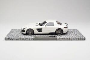Mercedes Brabus SLS AMG 700 Biturbo Pearl Бял Minichamps 1:18 107032020 Метал — снимка 3 от 6