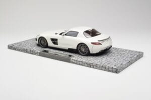 Mercedes Brabus SLS AMG 700 Biturbo Pearl Бял Minichamps 1:18 107032020 Метал — снимка 5 от 6