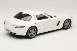 Mercedes SLS AMG Designo Mystic White Museum Edition Minichamps 1:18 B66055551 Метал — снимка 3 от 8
