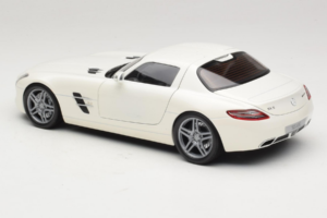 Mercedes SLS AMG Designo Mystic White Museum Edition Minichamps 1:18 B66055551 Метал — снимка 7 от 8
