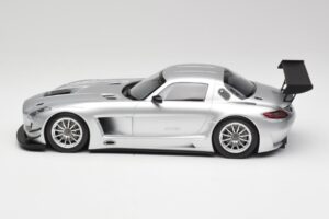 Mercedes SLS AMG GT3 C197 Street Сребрист Minichamps 1:18 151113100 Метал — снимка 3 от 6