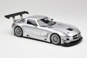 Mercedes SLS AMG GT3 C197 Street Сребрист Minichamps 1:18 151113100 Метал — снимка 4 от 6