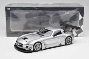 Mercedes SLS AMG GT3 C197 Street Сребрист Minichamps 1:18 151113100 Метал — снимка 6 от 6