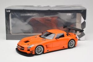 Mercedes SLS AMG GT3 C197 Street Оранжев Minichamps 1:18 151113105 Метал — снимка 6 от 6