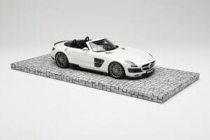 Mercedes Brabus SLS AMG 700 Biturbo Roadster Pearl Бял Minichamps 1:18 107032130 Метал — снимка 4 от 6
