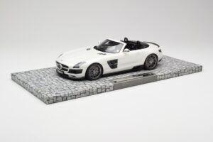 Mercedes Brabus SLS AMG 700 Biturbo Roadster Pearl Бял Minichamps 1:18 107032130 Метал