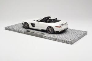 Mercedes Brabus SLS AMG 700 Biturbo Roadster Pearl Бял Minichamps 1:18 107032130 Метал — снимка 5 от 6