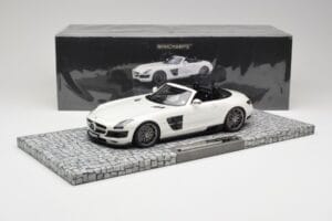 Mercedes Brabus SLS AMG 700 Biturbo Roadster Pearl Бял Minichamps 1:18 107032130 Метал — снимка 6 от 6