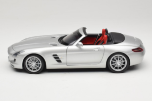 Mercedes SLS AMG Roadster Iridium Сребрист Minichamps 1:18 B66960078 Метал — снимка 4 от 8
