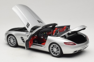Mercedes SLS AMG Roadster Iridium Сребрист Minichamps 1:18 B66960078 Метал — снимка 5 от 8