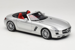 Mercedes SLS AMG Roadster Iridium Сребрист Minichamps 1:18 B66960078 Метал — снимка 6 от 8